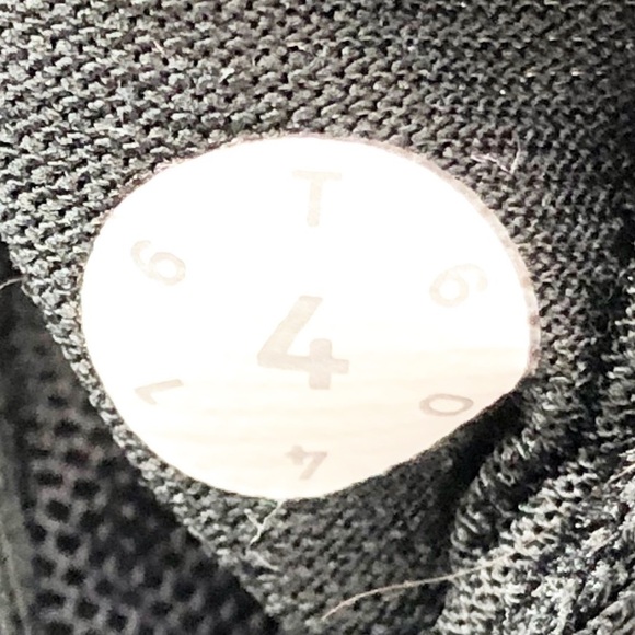 LuluLemon Black and Grey Energy Floral Strappy Sport Bra Size 4 - Picture 2 of 9